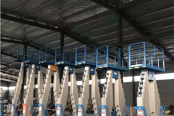 自（zì）行走升降機_固（gù）定（dìng）登車橋_升降舞台_移動登車橋_裝卸平台_升降貨梯