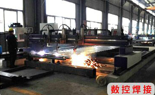 自行走升降機_固定（dìng）登車橋_升降舞台（tái）_移動登車橋_裝卸平台_升降貨梯